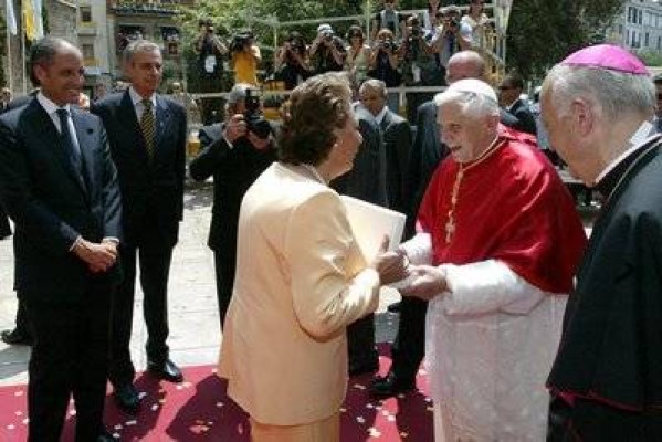 La fundación de la visita del Papa a Valencia contrató de forma ilegal
