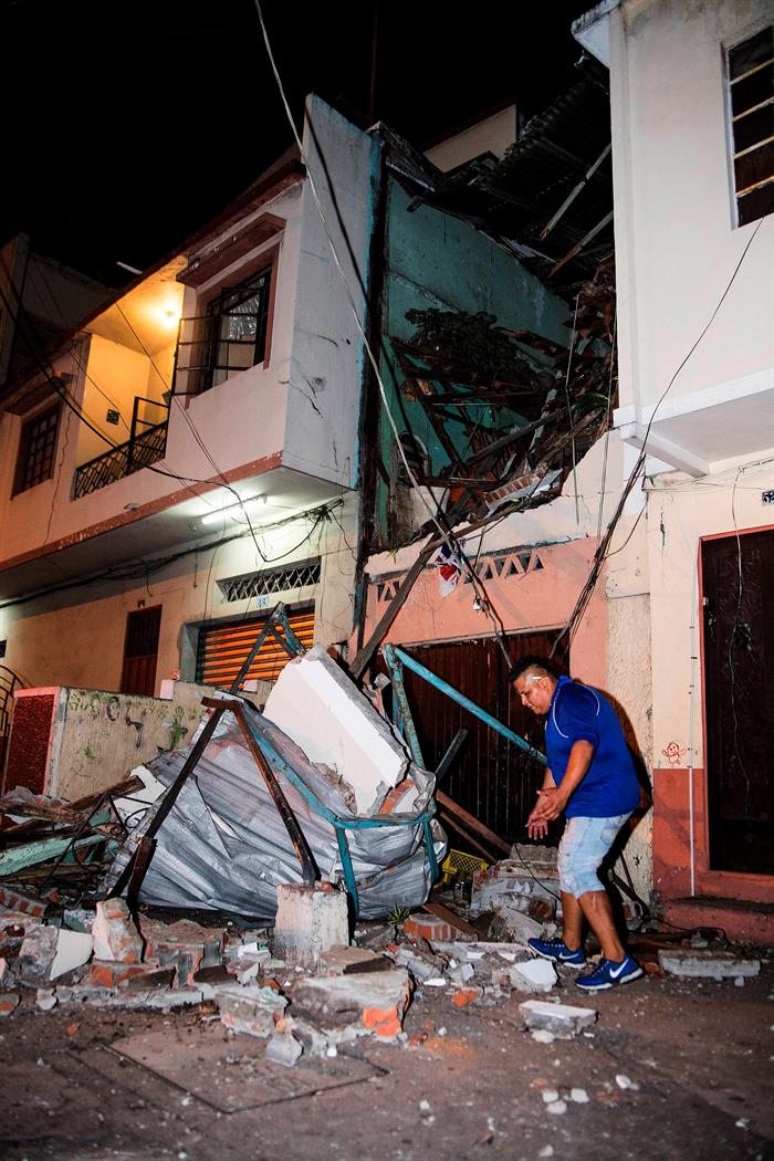 Asciende a 77 la cifra de muertos tras una cadena de terremotos en Ecuador