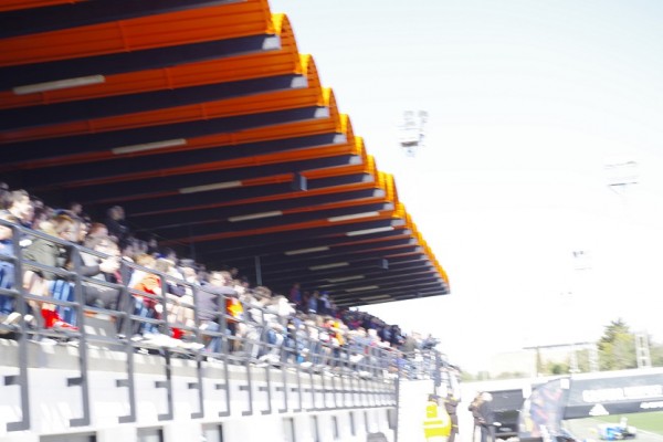 La afición arrima el hombro en Paterna en busca de la salvación