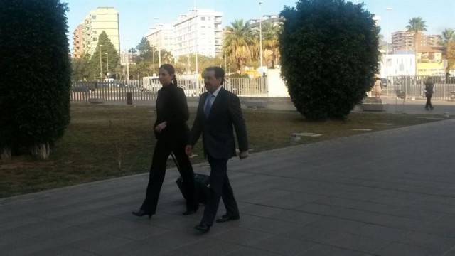 Francisco Martínez llega a la Audiencia de Castellón para ser juzgado por el caso de la depuradora de Borriol