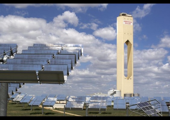 Moody's avisa a Abengoa: o amplía capital ya o le mete la tijera