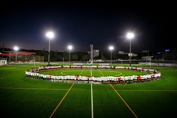 Emotivo minuto de silencio en la vuelta a los entrenamientos de la Academia VCF