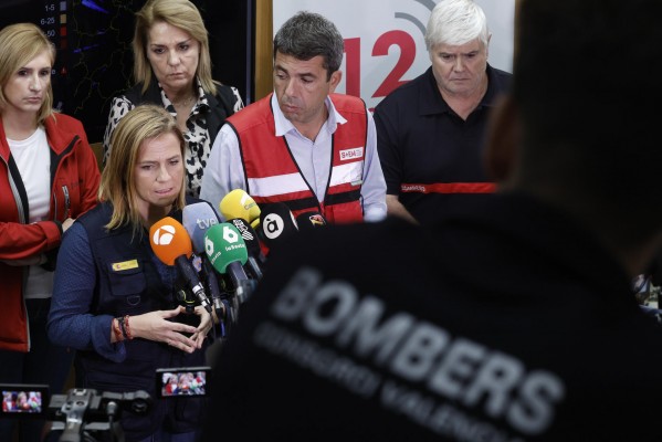 Sánchez ensalza el papel de Pilar Bernabé ante la crisis de la Dana