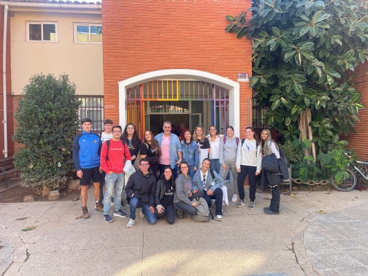 Unos 130 estudiantes de Maestro de la UJI ofrecen apoyo a centros escolares afectados por la Dana