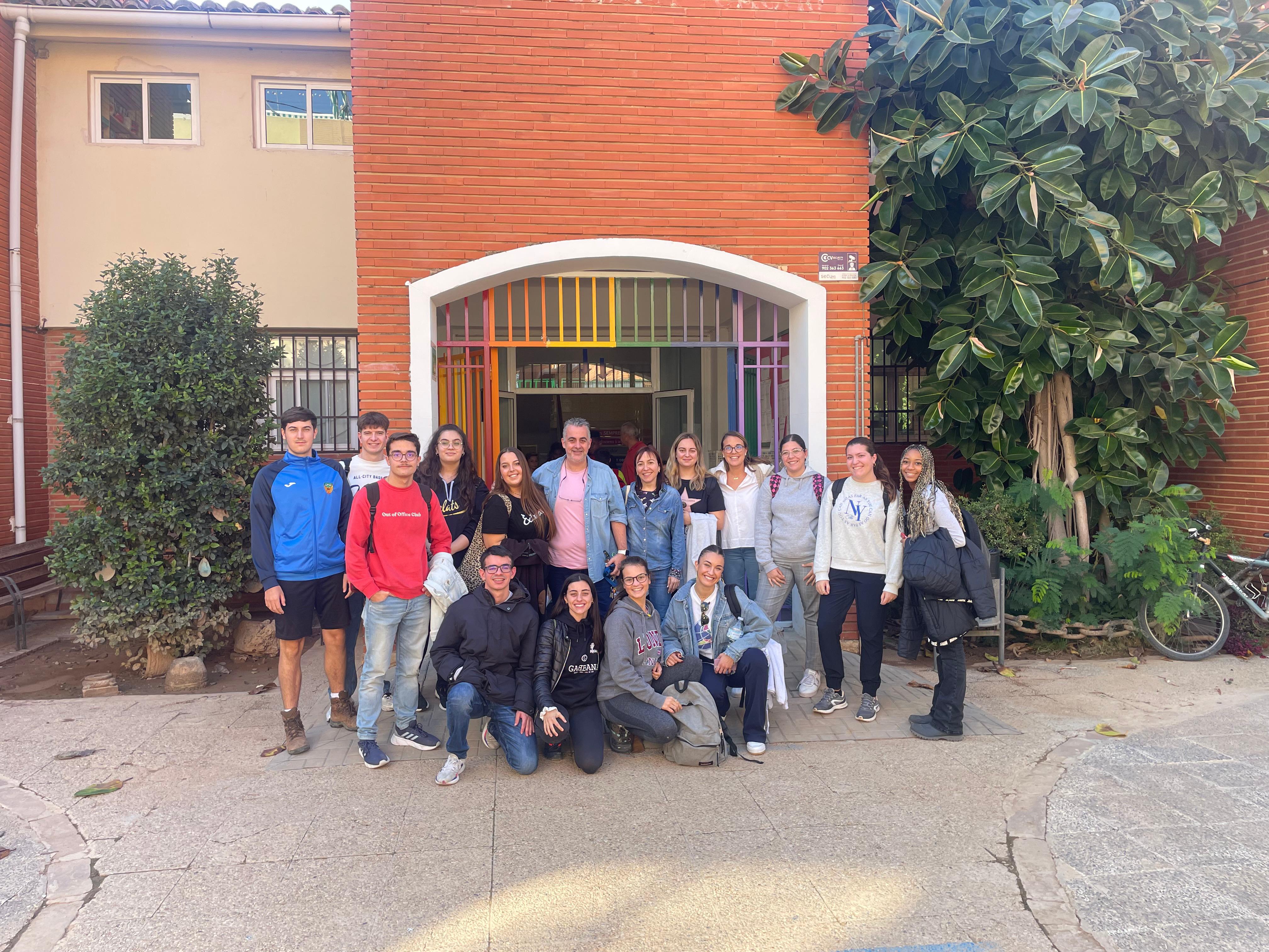 Unos 130 estudiantes de Maestro de la UJI ofrecen apoyo a centros escolares afectados por la Dana