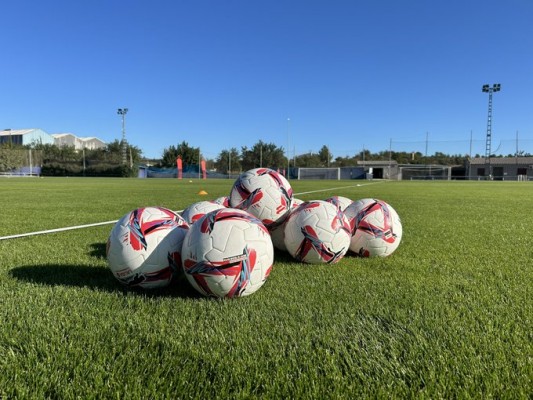 El Levante vuelve a la ciudad deportiva de Buñol, inundada por la dana del 29 de octubre
