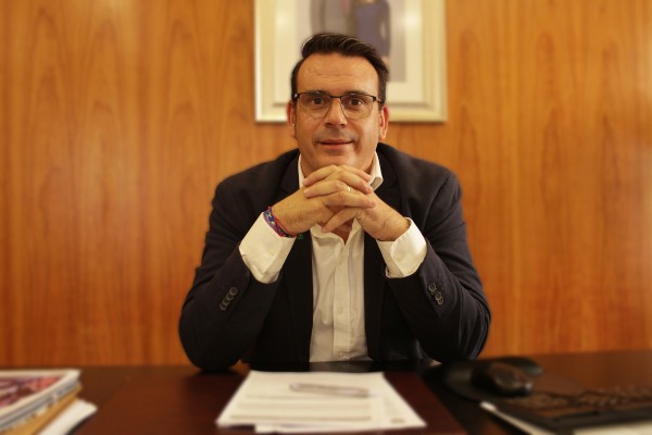 Vox denuncia al alcalde de Mutxamel ante la Fiscalía y pide que se baje el sueldo