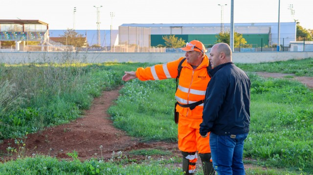 Onda refuerza la prevención ante las fuertes lluvias con la limpieza de imbornales y barrancos

