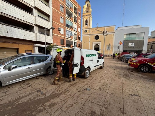 Mercadona intensifica su apoyo a los afectados por la Dana: 10.000 comidas diarias y almacenes logísticos en Valencia