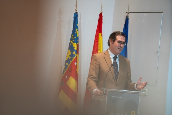 Garamendi (CEOE) critica que la subida de SMI se haga 