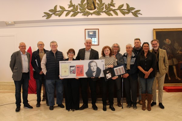 Correos presenta en Dénia el sello dedicado a la escritora María Ibars