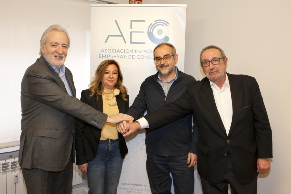 Un mes con dos nuevos convenios que tocan a empresas de Alicante: el textil y de consultoría 