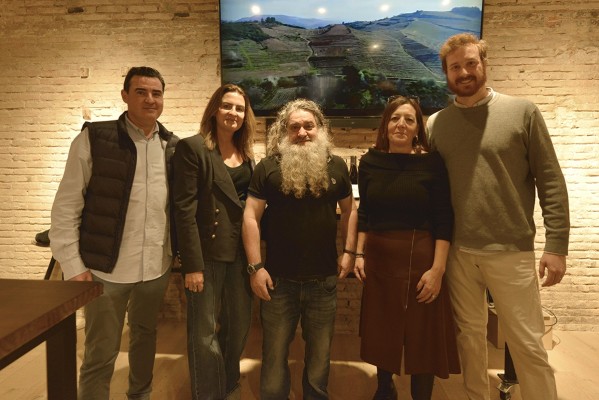 Tilenus y Raúl Pérez dan sentido global al minifundio en Bodega Biosca