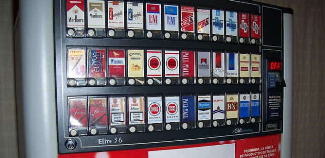 Aviso a los fumadores: las máquinas de tabaco, en servicios mínimos durante esta semana