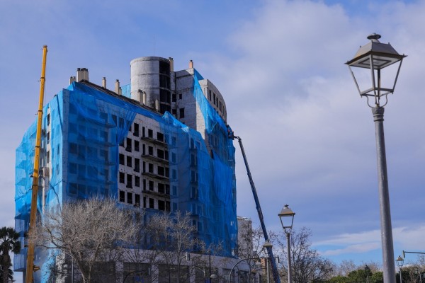 Finaliza el desescombro del edificio incendiado de Campanar tras 5 meses de limpieza