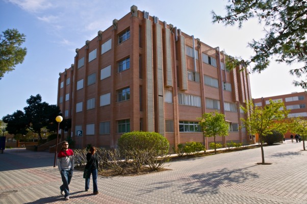Las facultades de Ciencias y de Filosofía y Letras de la UA cumplen medio siglo de vida