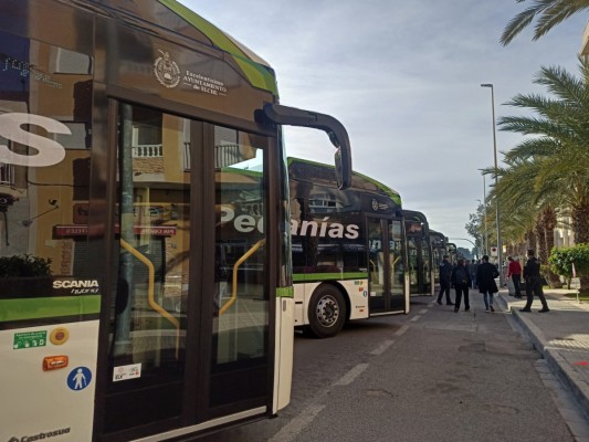 Más de 15.000 personas utilizan el autobús a pedanías de Elche en la primera semana