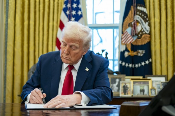 EEUU impone desde este sábado aranceles del 25% a México y Canadá y del 10% a China