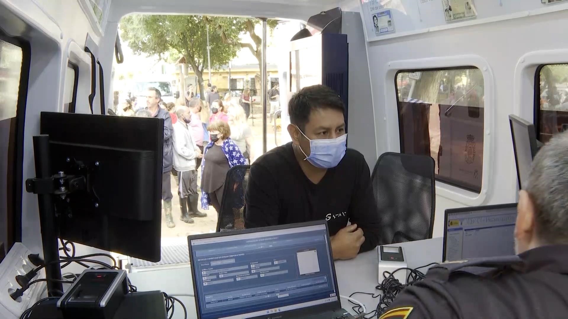 Las oficinas móviles de DNI desplazadas a las zonas de la Dana han expedido ya 400 carnés