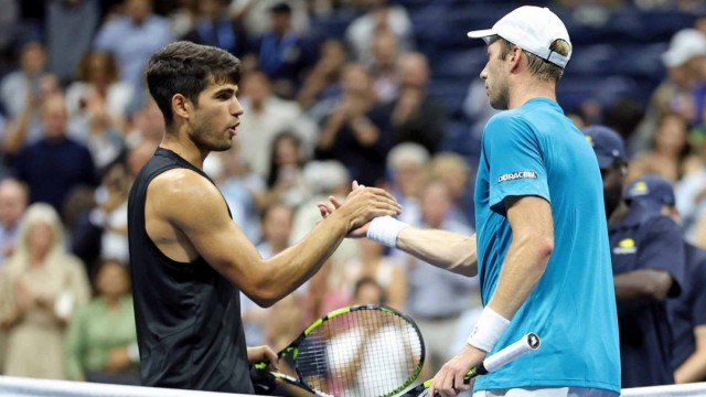 Alcaraz debutará en Rotterdam ante Van de Zandschulp, el azote del tenis español
