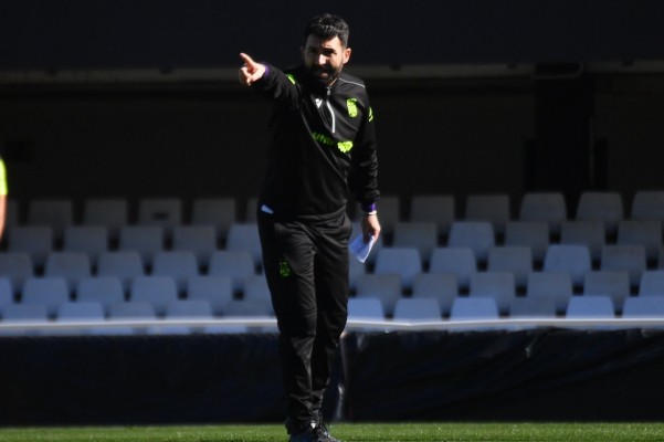 El colista Efesé busca a la tercera su primer triunfo con Fernández Romo ante el Córdoba