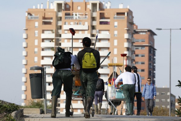 El Gobierno aprobará este lunes el 'escudo laboral' para afectados, con permisos del 100% del salario