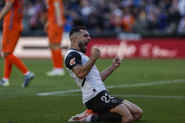 Javi Guerra y Luis Rioja mantienen con 'vida' al Valencia CF