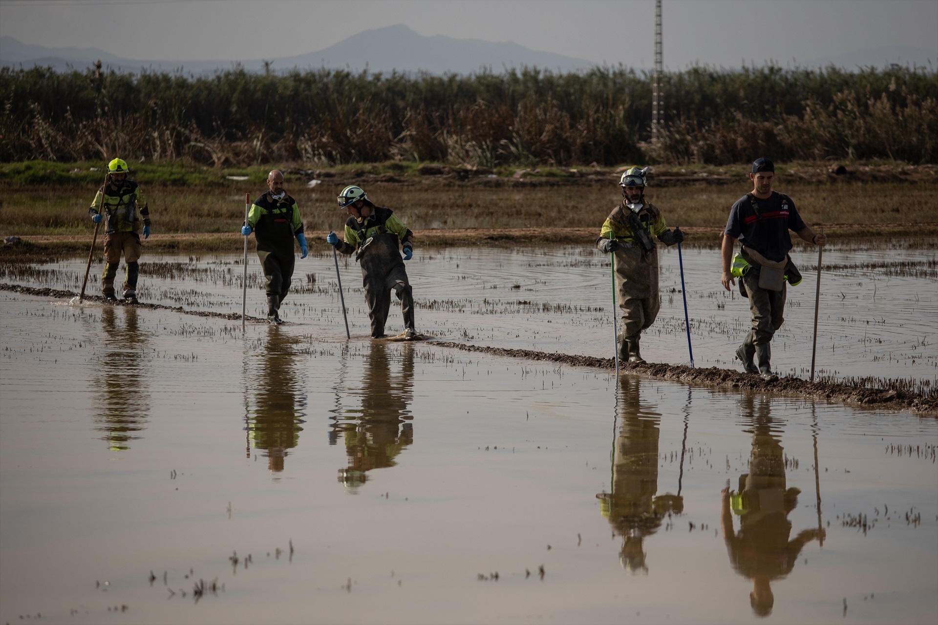 Continúa la búsqueda de víctimas en barrancos, el lago de l'Albufera y el mar 12 días tras la Dana