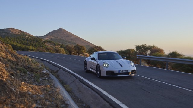 Nuevo Porsche 911 Carrera T, en versiones Coupé y Cabriolet
