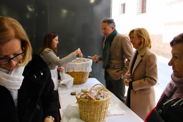 Las madres Mercedarias de Lorca ponen a la venta media tonelada de 'rollicos' de San Blas