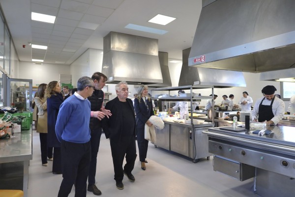 Ferran Adrià muestra a los hosteleros de Castelló cómo dirigir de forma eficiente y rentable sus negocios (Fotos: Carlos Pascual)