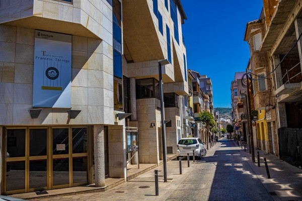 Benicàssim invierte 36.000 euros en la renovación de la luz del Teatre Municipal Francesc Tàrrega 