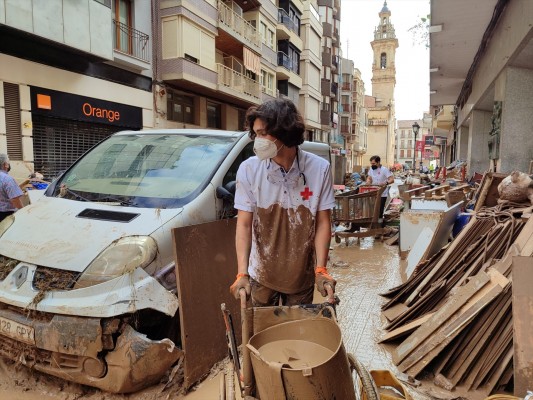El Ayuntamiento de Algemesí y la Cruz Roja atienden a 1.200 personas afectadas al día