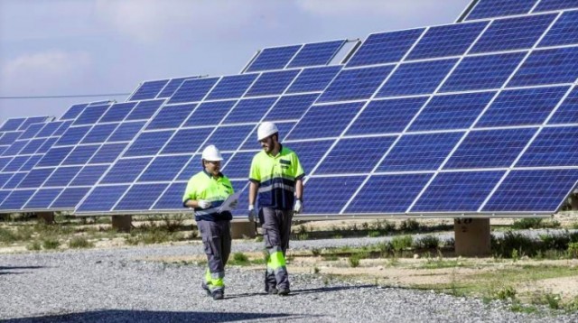 El 40% de la industria de la Comunitat recurre a las renovables, pese al hándicap  de la inversión inicial