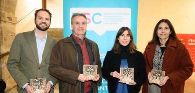 Elías Amor (Consum), Irene Moreno (Importaco), Ester Muñoz (Huevos Guillén) y Eduardo García (Cáritas), ‘Distinciones Alumni 25 Aniversario CEGEA’ del Máster en RSC de la UPV