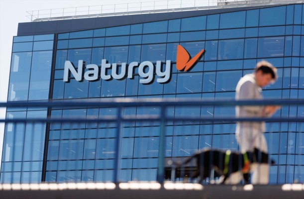 La CNMC multa a Endesa y a Naturgy con 1,2 millones por omitir información relevante en sus facturas