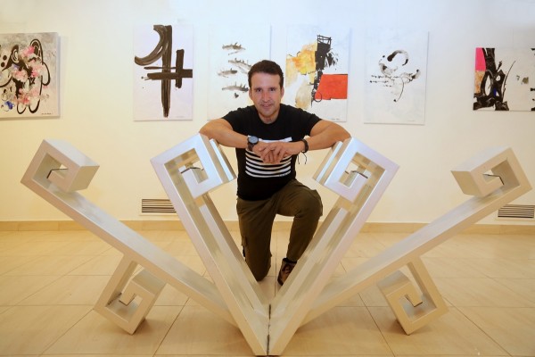 Álvaro Peña lleva su mundo de color a La Consentida de Murcia para crear un encuentro exclusivo
