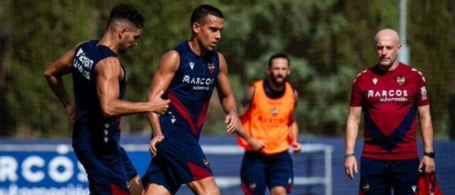 Algobia, única baja de Calero para preparar el partido ante el Málaga