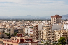 Elche cuenta con 850 pisos turísticos, su principal alojamiento: concentrado en Arenales, La Marina y centro