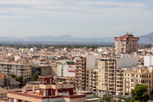 Casa 47 prevé la incorporación de 200 pisos de la Sareb en Elche para el parque de vivienda pública