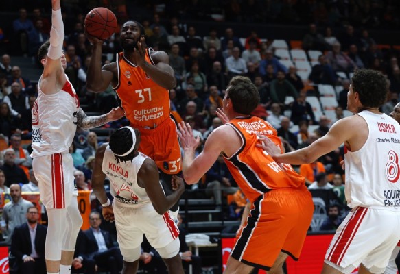 Valencia Basket supera el trámite ante JL Bourg