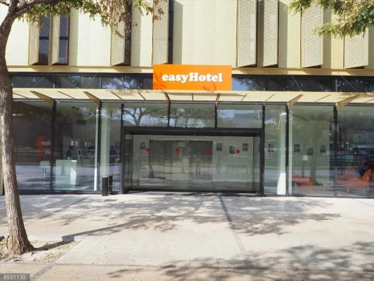 easyHotel consigue un crédito de 29 millones de CaixaBank para su expansión: prevé aperturas en Alicante y València