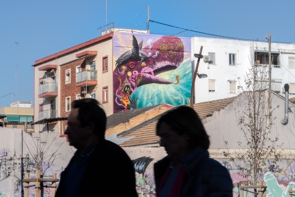 Dulk firma un gran mural en El Cabanyal por la biodiversidad marina