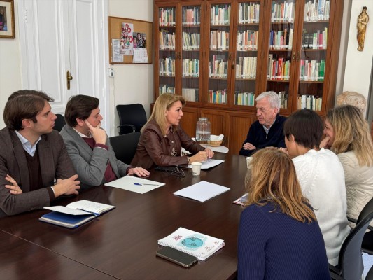 Camarero aborda con Cáritas las acciones promovidas para ayudar y atender a los afectados por la Dana