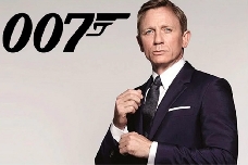 007 contra el Dr. Musk