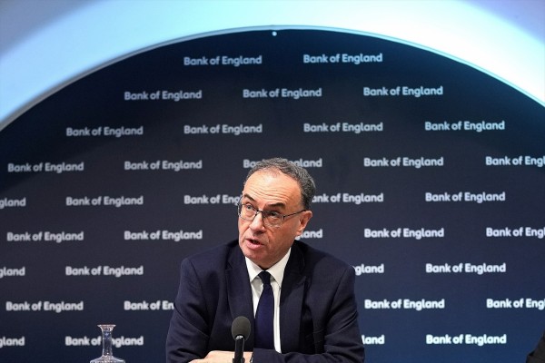 El Banco de Inglaterra recorta los tipos de interés en 25 puntos básicos, hasta el 4,50