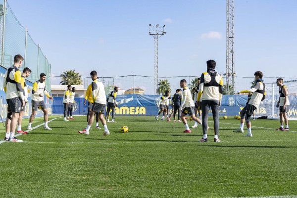El Villarreal recupera a Femenía, espera diagnóstico por Gerard Moreno y respira con Baena