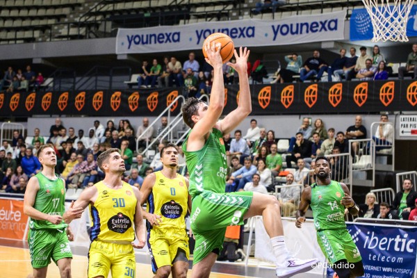 El Amics Castelló doblega al poderoso Ourense y logra su tercera victoria consecutiva 