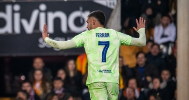Ferran, triplete en un Mestalla hostil y lema a 100 días de la dana: No olvidemos Valencia