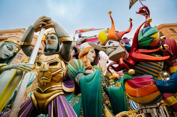 València recomienda no tirar petardos en Fallas a determinadas horas y limita el ruido 